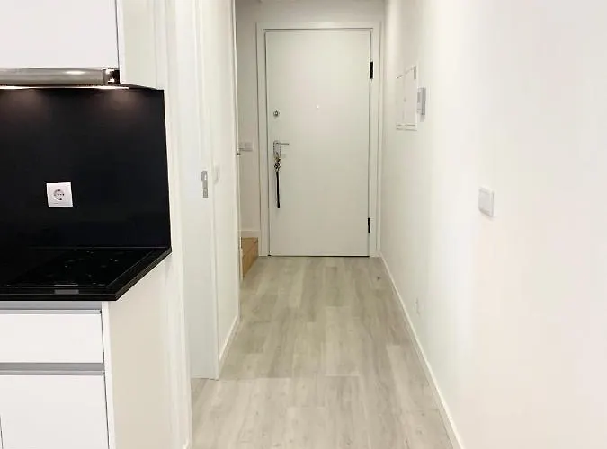 So Close To The Centre * أفيرو