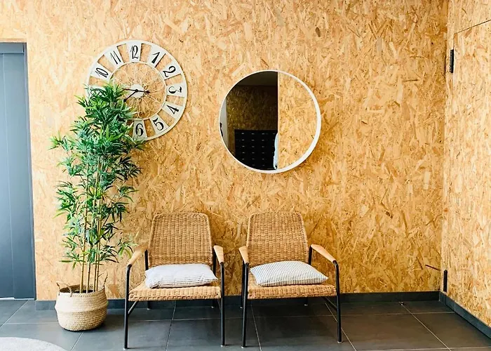 So Close To The Centre * أفيرو